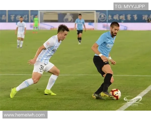 大连一方迎战广州富力精彩对决黑白直播全程呈现不容错过